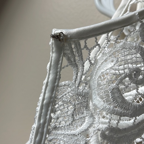 Wedding dress - Picture 13 of 16